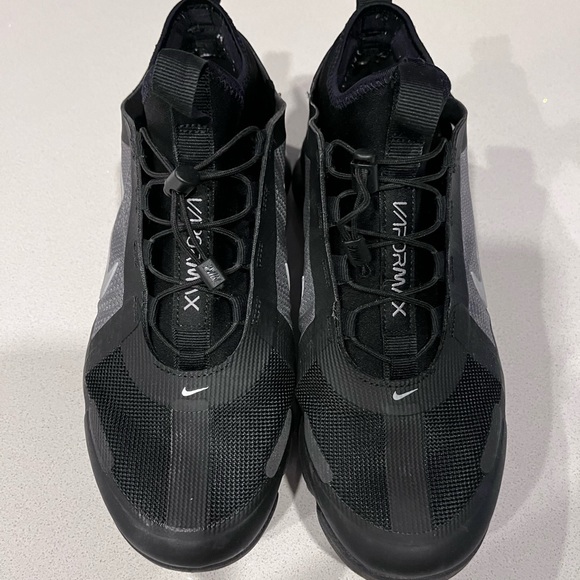 Nike VAPORMAX women’s size 7.5 Black - Picture 2 of 4